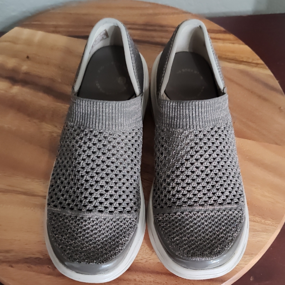 BZees Charlie Slip-On Sneakers size 7